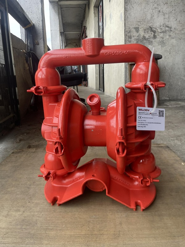 Wilden T4 38 mm (1 1/2'') Turbo-Flo Clamped Metal AODD Diaphragm Pump