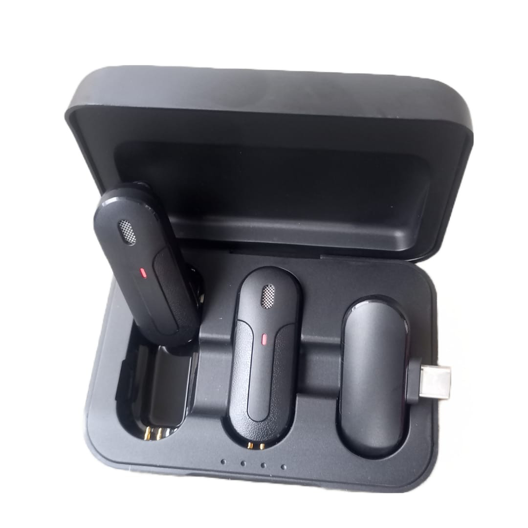 M8 Pro Wireless Lavalier Microphone Leereel Plug-Play Mini Lapel Mic with 700mAh Charging Case